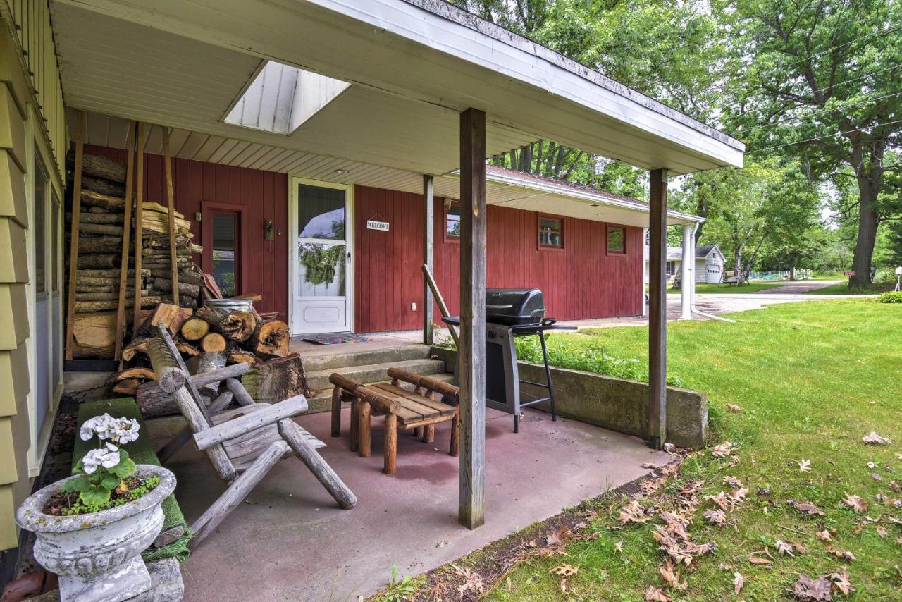 Cozy Wautoma Home With Boats And Dock On Bughs Lake! Exterior photo